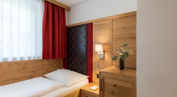 Twin room for 2 ✓ shower ✓ separate WC ✓ breakfast included ✓ wellness & spa ✓ Bad Hofgastein ► Book now!