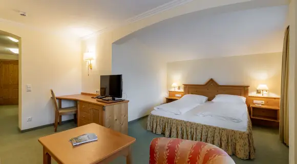 Family suite 53 sqm for up to 6 ✓ 2 bedrooms ✓ balcony ✓ shower & tub ✓ breakfast ✓ Bad Hofgastein ► Book now!