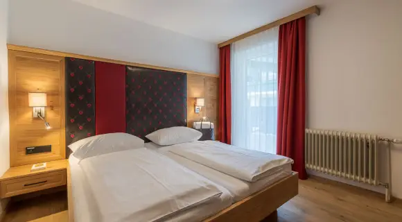 Renovated double with balcony for 2 ✓ shower ✓ modern design ✓ breakfast included ✓ Bad Hofgastein ► Book now!