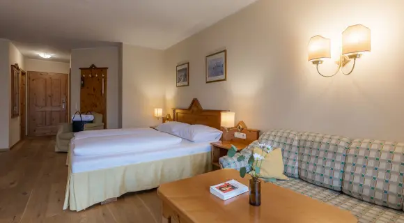 Landhaus room with balcony & terrace for 2–4 ✓ shower/tub ✓ garden views ✓ breakfast ✓ Bad Hofgastein ► Book!